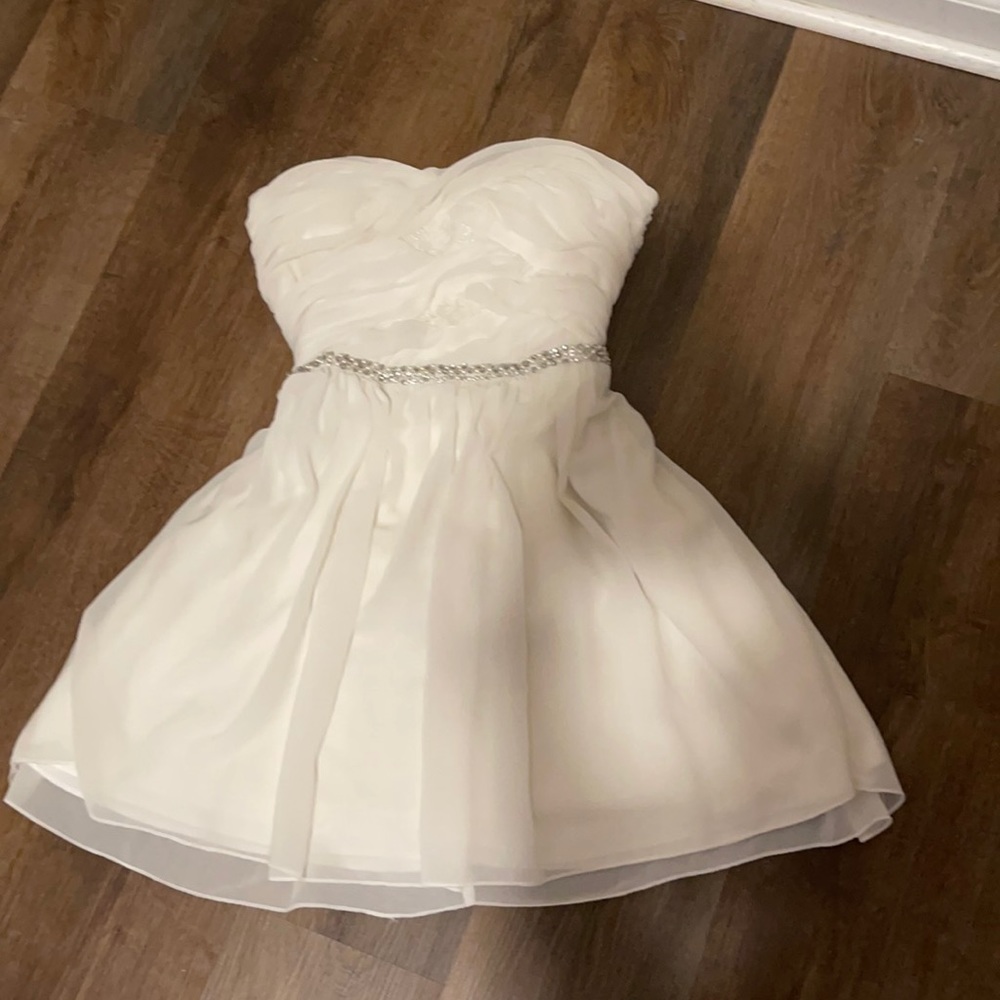 strapless white dress